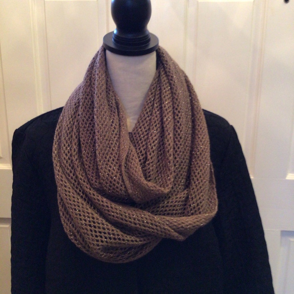 Steve Madden Mini Fishnet Infinity Scarf w/ Silver